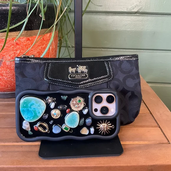 Coach Black Optic Signature C Clutch, Fits IPhone pro max, Purple Lining EUC - Picture 2 of 8